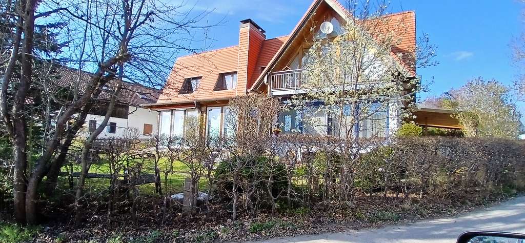 Einfamilienhaus auf schönem Eckgrundstück mit Anbau (Einliegerwohnung) Garten
