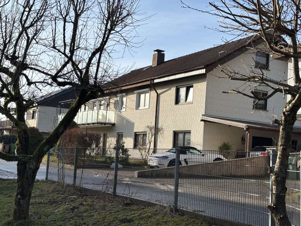 Immobilie in Bergneustadt - Zweifamilienhaus in begehrter Wohnlage von Bergneustadt – vielseitig nutzbar & mit Südausrichtung - Bild 0