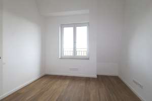 ** Helle 4 Zimmer im Dachgeschoss * offene Küche mit EBK * 2 Bäder * Loggia! – Beckerstraße 3, 4179 Neulindenau, Leipzig – Vorschaubild 10