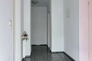 Exklusive, 2-Zimmer-Hochparterre-Wohnung mit Balkon und EBK in München, beste Lage – Emil-Dittler-Straße 27, 81479 Solln, München – Vorschaubild 4