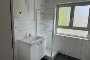 * Frisch saniert * Helle 2-Zimmer Wohnung mit Balkon in Duisburg-Hamborn inkl. Einbauküche – Schulte-Marxloh-Str. 15, 47169 Marxloh, Duisburg – Vorschaubild 2