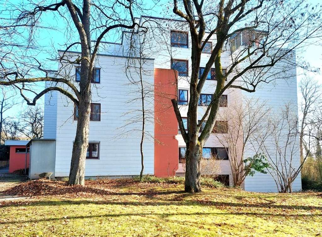 Toplage in Tübingen! Charmante, 3-Zimmer-Wohnung mit Loggia 
INKLUSIVE TG-STELLPLATZ!