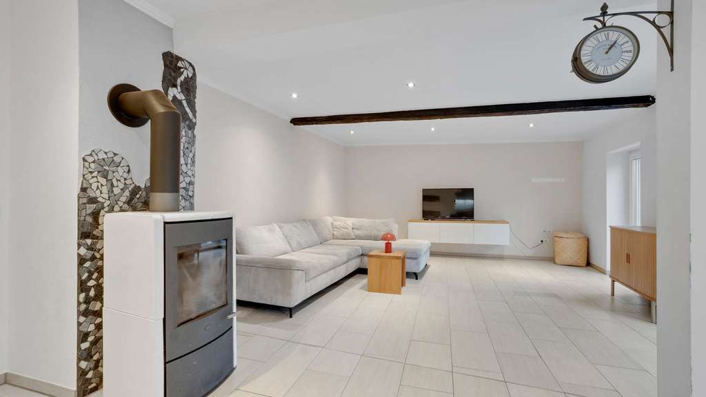 Immobilie in Baunach - Kernsanierter Altbau! Historisches Einfamilienhaus in zentraler Lage mit Scheune - Bild 1