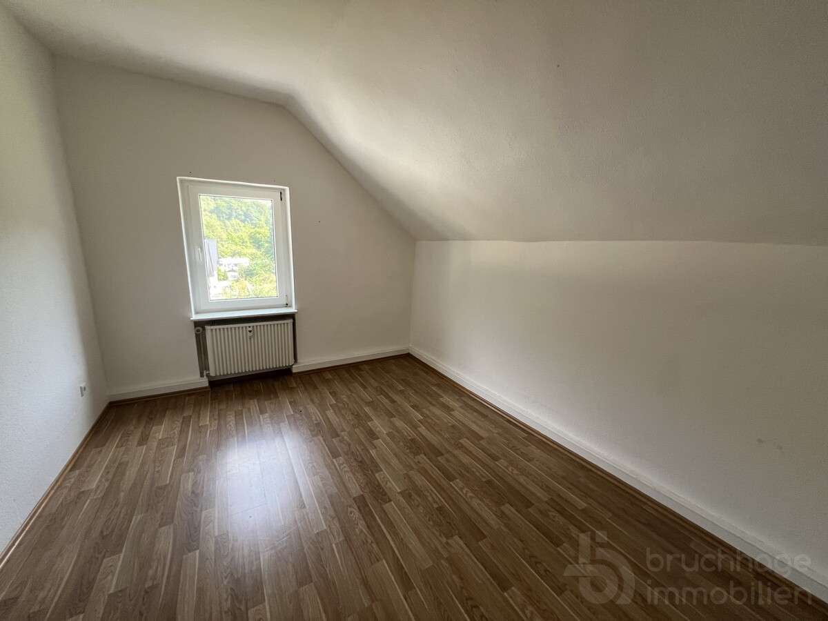 Immobilie in Schalksmühle - „Mehrgenerationenhaus mit großem Grundstück – Tierhaltung möglich, familiengerecht wohnen“ - Bild 4