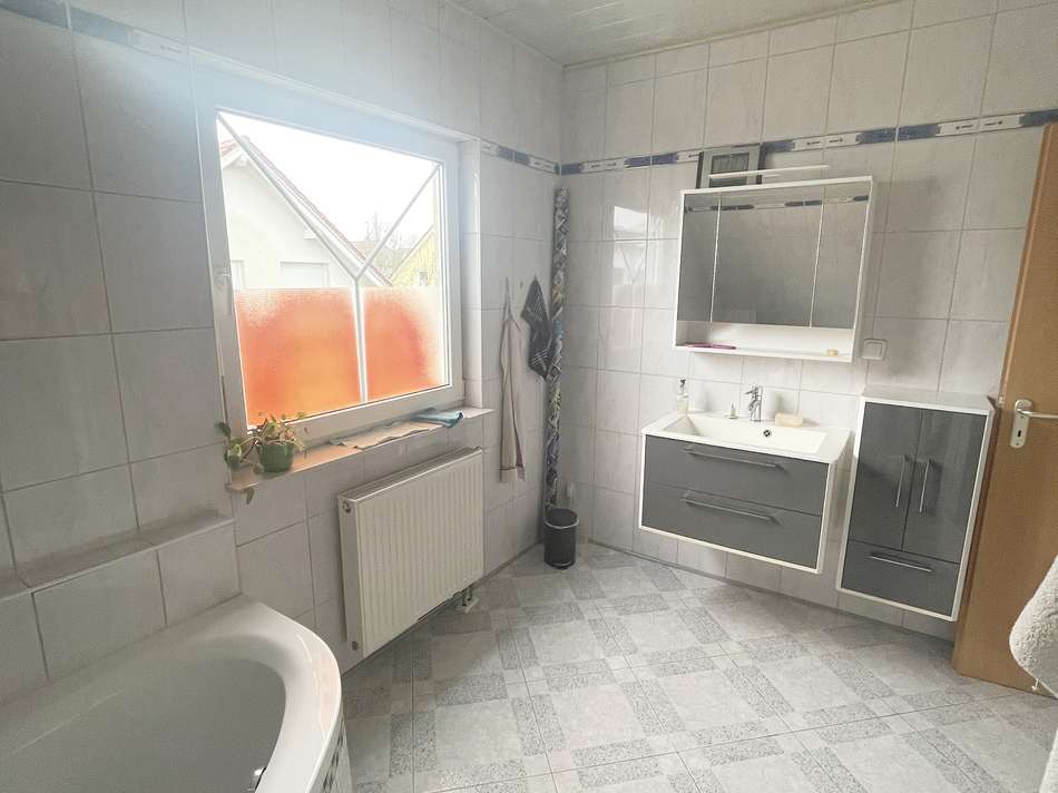 Badezimmer DG Bild 2