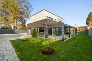 Exklusive Architektenvilla in ruhiger Bestlage – luxuriöses Wohnen in Köln-Lind – Die vollständige Adresse der Immobilie erhältst du vom Anbieter., 51147 Lind, Köln – Vorschaubild 2