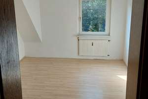 Wohnen mit Charakter: 3-Zimmer-Wohnung im DG. in Essen-Altenessen – Die vollständige Adresse der Immobilie erhältst du vom Anbieter., 45326 Altenessen-Süd, Essen – Vorschaubild 3