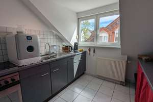 Schön 3-Zimmer-Dachgeschosswohnung in Ruhiger Lage mit PKW-Tiefgaragenstellplatz – 33102 Kernstadt, Paderborn – Vorschaubild 3