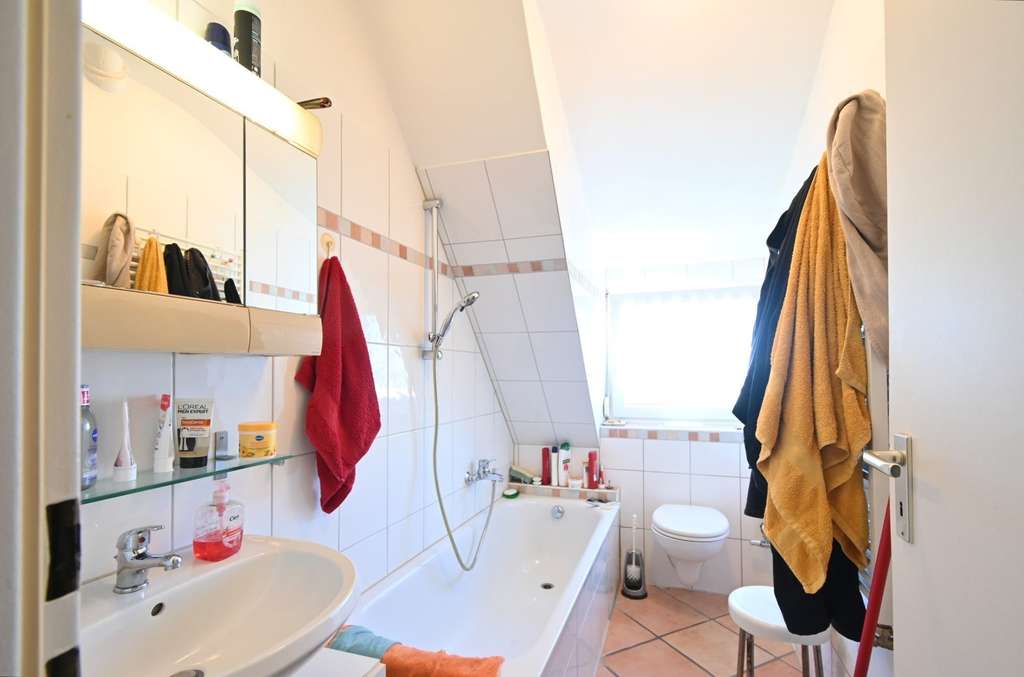 Immobilie in Kenzingen - Vermietete 3-Zimmer Dachgeschosswohnung mit Stellplatz  - Bild 3