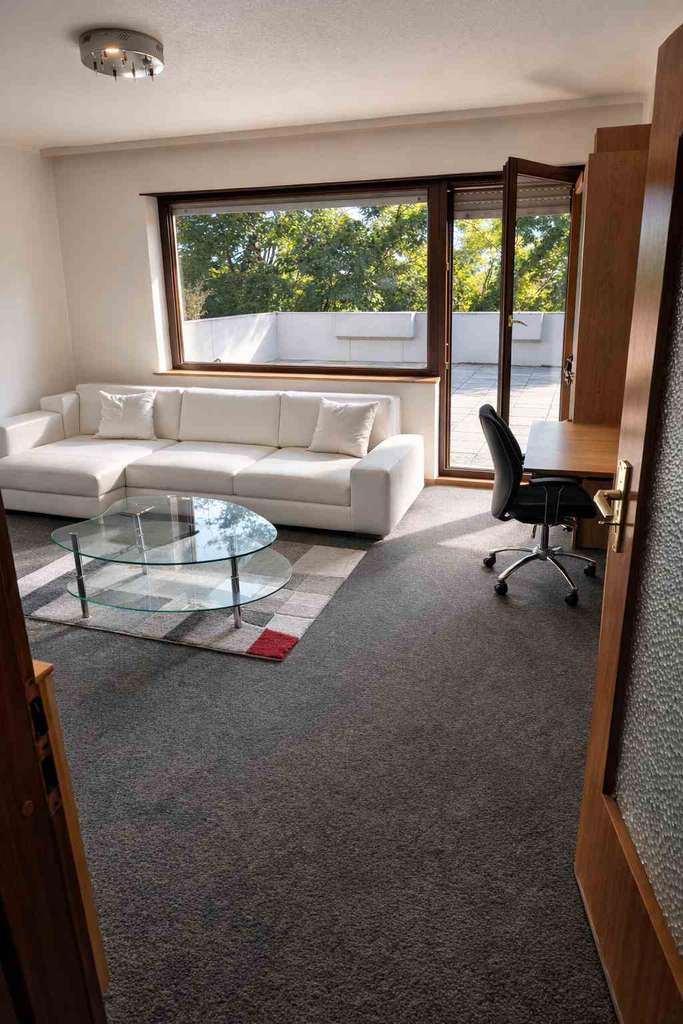 Immobilie in Waiblingen - 2-Zimmer Wohnung mit großer Dachterrasse, nur 9 Min. zum Bahnhof in Waiblingen. - Bild 1