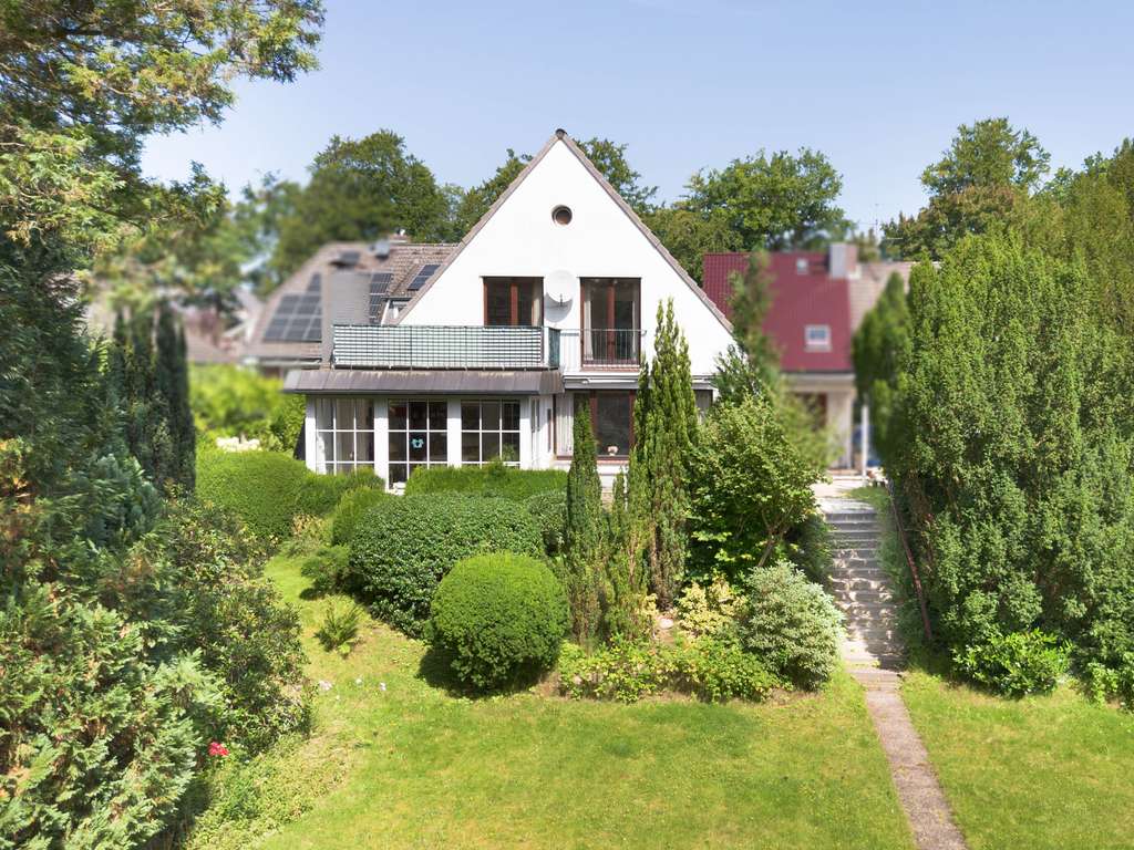 Immobilie in Reinbek - Verwirklichen Sie Ihren Wohntraum:
Charmantes Haus mit großem Potential in Reinbek - Bild 3