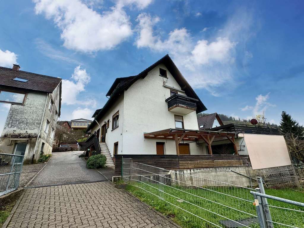 Immobilie in Forbach - Charmante Doppelhaushälfte in ruhiger Lage von Forbach im Ortsteil Gausbach mit viel Potenzial - Bild 0