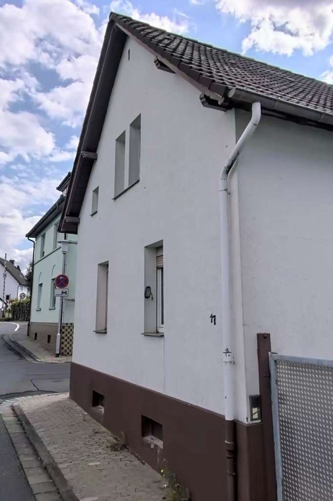 Immobilie in Ober-Ramstadt - Sanierungsbedürftiges EFH mit Garage & Nebengebäude in guter Lage von Ober-Ramstadt - Bild 2