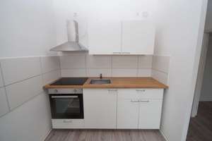 4-Zimmer-Wohnung mit BALKON, Bad mit Badewanne – Schweriner Straße 4, 39104 Altstadt, Magdeburg – Vorschaubild 2