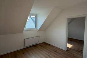 Wohnliche Dachgeschosswohnung nach Sanierung ab sofort verfügbar! – Schwabenstraße 15, 47169 Marxloh, Duisburg – Vorschaubild 2