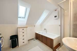 ***Möbliertes und klimatisiertes Dachgeschoss mit Charme*** – 40476 Golzheim, Düsseldorf – Vorschaubild 7