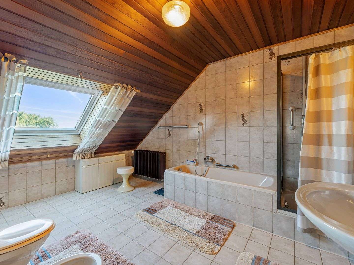 Immobilie in Seukendorf - Schönes Zweifamilienhaus mit Südterrassen in ruhiger Lage von Seukendorf - Bild 6