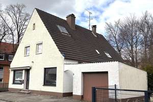 Mehrfamilienhaus mit vielseitigen Nutzungsmöglichkeiten und großem Potenzial  – Die vollständige Adresse der Immobilie erhältst du vom Anbieter., 86179 Haunstetten-West, Augsburg – Vorschaubild 2