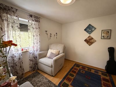 Großzügiges Einfamilienhaus mit weitläufigem Grundstück, Teich und Potenzial für Pferdehaltung