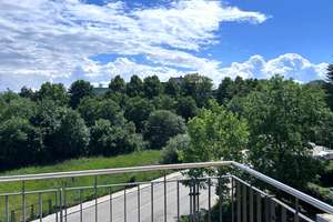 Ihr neues Zuhause: Renoviert, mit Balkon und neuer Einbauküche – Von-Stauffenberg-Straße 98, 82008 Unterhaching – Vorschaubild 12