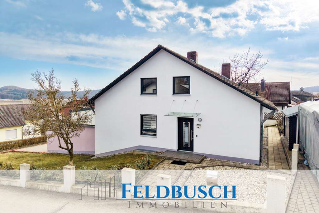 Immobilie in Velburg - Familienfreundliches Einfamilienhaus in ruhiger Lage von Velburg mit Ausbaupotenzial für Einliegerwo - Bild 0