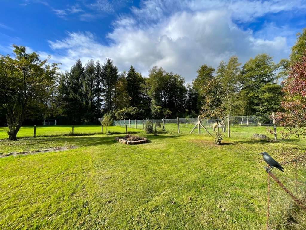 Immobilie in Escheburg - Vielseitiges Wohnensemble  mit großem Grundstück & Platz für Familie, Tiere u. Arbeit - Bild 1