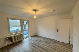 Tolle, frisch renovierte 3-Zimmerwohnung mit Balkon in Salzgitter Thiede – Pappeldamm 89, 38239 Salzgitter – Vorschaubild 3