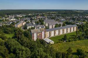 Anschauen! 3-Raum-Wohnung mit Blick ins Grüne – Dr.-Wilhelm-Külz-Straße 26, 7950 Zeulenroda-Triebes – Vorschaubild 1