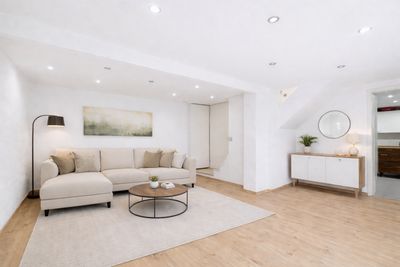 Modernisiertes Reihenmittelhaus mit Garten, 4 Zimmern  durchdachtem Grundriss in Waiblingen