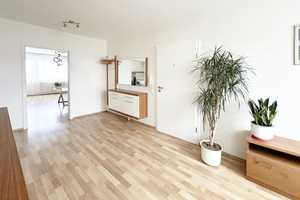 Provisionsfreie helle geräumige 104 qm 4-Zimmer-Wohnung mit Süd-Loggia und Aufzug – Wolfsburg – Vorschaubild 2