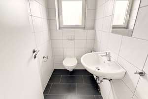 Helle 2-Zimmer-Wohnung mit Balkon & Gäste-WC in zentraler Lage von Friedeburg – Die vollständige Adresse der Immobilie erhältst du vom Anbieter., 26446 Friedeburg – Vorschaubild 4