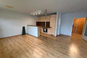 Stilvolles Wohnen im grünen Karlshorst mit zwei Balkonen & Stellplatz – Rolandseck 1 a, 10318 Karlshorst, Berlin – Vorschaubild 2