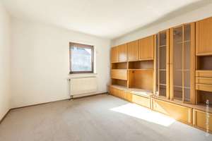 Charmante Doppelhaushälfte bzw. Mehrgenerationenhaus mit viel Potential auf traumhaften Grundstück – Die vollständige Adresse der Immobilie erhältst du vom Anbieter., 80999 Untermenzing, München – Vorschaubild 8