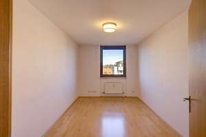 Großzügig und zeitgemäß!
Bevorzugtes Wohnen am Stadtrand! – Die vollständige Adresse der Immobilie erhältst du vom Anbieter., 90455 Kornburg, Worzeldorf, Nürnberg – Vorschaubild 11
