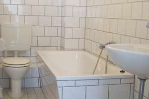 Ihr neues Zuhause in Britz: 2-Zimmer-Altbauwohnung mit Balkon und Dielen – Walkenrieder Straße 18, 12347 Britz, Berlin – Vorschaubild 7