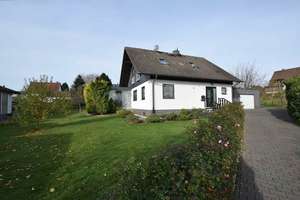 Schönes,  gepflegtes Einfamilienhaus im Landhausstil mit Keller + 2 Garagen auf großem Grundstück. – Die vollständige Adresse der Immobilie erhältst du vom Anbieter., 38379 Wolsdorf – Vorschaubild 9