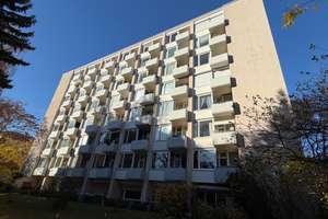 Charlottenburg! Attraktive 3-Zimmer-Wohnung mit schönem Balkon in sehr ruhiger Grünlage – Loschmidtstr. 18, 10587 Charlottenburg, Berlin – Vorschaubild 1