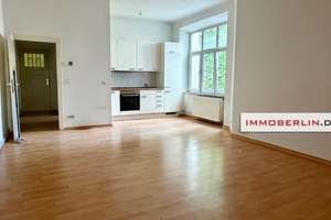 IMMOBERLIN.DE - Angenehme Altbauwohnung mit Loggia in gefragter Kiezlage