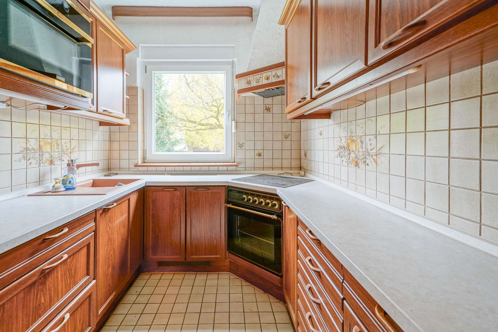 Ruhig. Grün. Voller Potenzial – charmante Wohnung mit Balkon & Stellplatz in Lichterfelde, Berlin – Bild 1