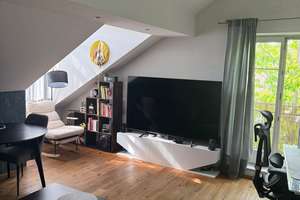 Modernisierte 2,5-Raum-Wohnung mit Balkon und Einbauküche in München