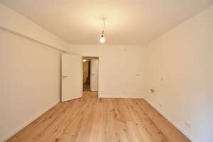 OBK - Terrasse mit Blick ins Grüne! Sanierte 2-Zi-Whg im Souterrain  – Schorlemerstraße 2, 40549 Oberkassel, Düsseldorf – Vorschaubild 4