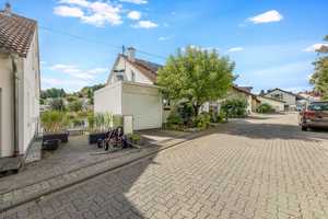 Ihr neues Zuhause: modernes Reihenhaus mit PV-Anlage, Einliegerwohnung, Terrasse & 2 Balkonen – Karlsruhe – Vorschaubild 23