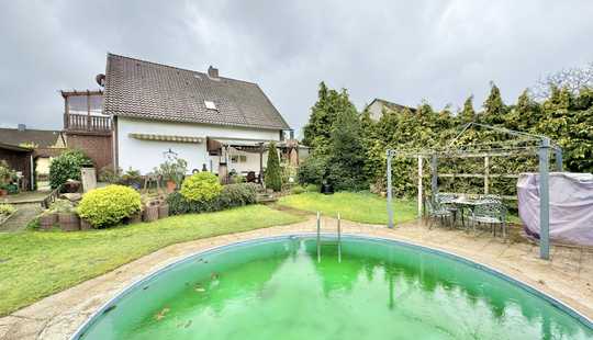 Bild von Großzügiges 1- bis 2-Familienhaus mit schöner Gartenanlage & Pool in guter Wohnlage