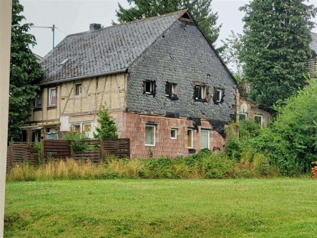 Einfamilienhaus mit Grundstück & Nebengebäuden in Belg, Rhein Hunsrück Kreis – Bild 1