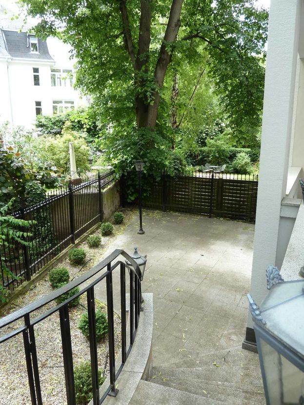 Altbauwohnung im Holzhausenviertel..V-E-R-M-I-E-T-E-T.. image