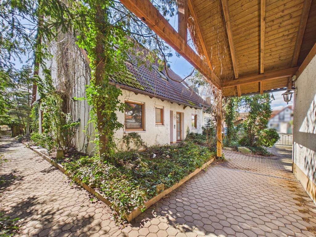 Immobilie in Schwanstetten - Großes barrierefreies Familienhaus mit Aufzug & Wintergarten – renovierungsbedürftig mit Potenzial! - Bild 1