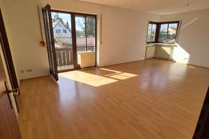 Helle 3-Zimmer-Wohnung mit Balkon & EBK in 81827