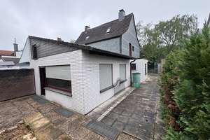 Doppelhaushälfte mit Entwicklungspotential und guter Infrastruktur in Altenbochum – Die vollständige Adresse der Immobilie erhältst du vom Anbieter., 44803 Altenbochum, Bochum – Vorschaubild 2