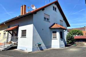 SCHMUCKSTÜCK IN KLEINOSTHEIM - DOPPELHAUSHÄLFTE MIT TERRASSE UND STELLPLÄTZEN – Die vollständige Adresse der Immobilie erhältst du vom Anbieter., 63801 Kleinostheim – Vorschaubild 1