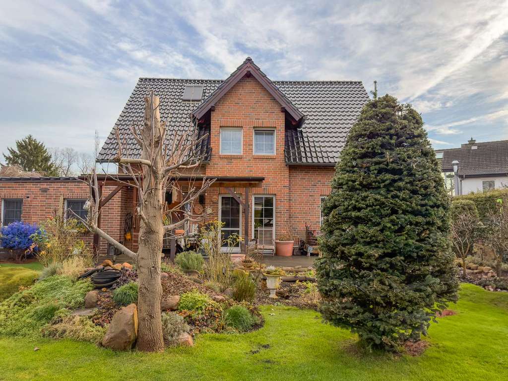 Immobilie in Leegebruch - Massives Einfamilienhaus im mediterranen Stil – nachhaltig investieren - Verkauf mit Nießbrauchrecht - Bild 0